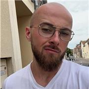 Recién llegado a Valencia desde Paris , os puedo ayudar a aprender a hablar o mantener una conversación con una persona francesa ,15 años en Francia y otros 10 en Valencia por mi parte asi que no es un problema cuando nos veamos en hablar en Español o Val
